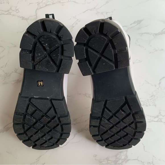 True Religion White Slip On Platform Heel Ankle Boots | Size 6.5 - Picture 7 of 7